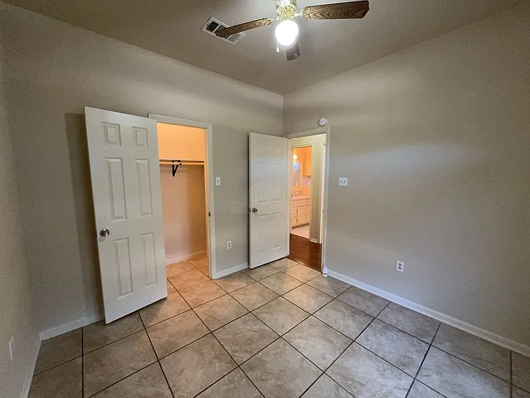 3906 Lone Oak Dr — Photo 10
