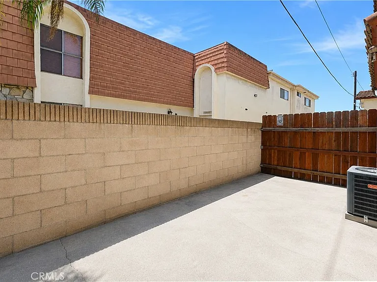 10355 La Reina Ave #A — Photo 19