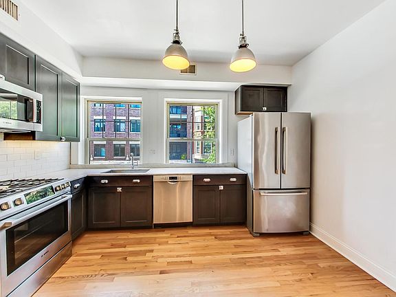 3rd image of 2237 N Lincoln Ave APT 2A