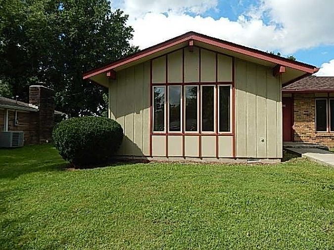 1st image of 166 N Tresslar Ave