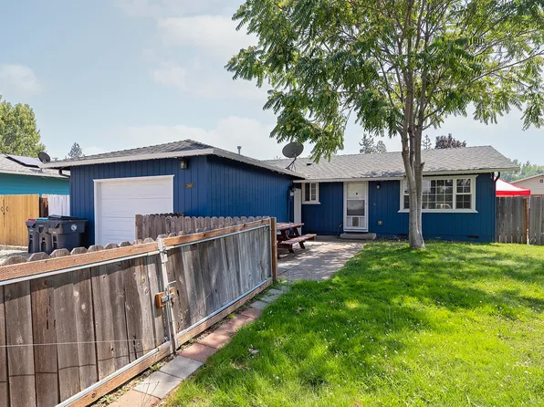 2560 Falcon St, White City, OR 97503