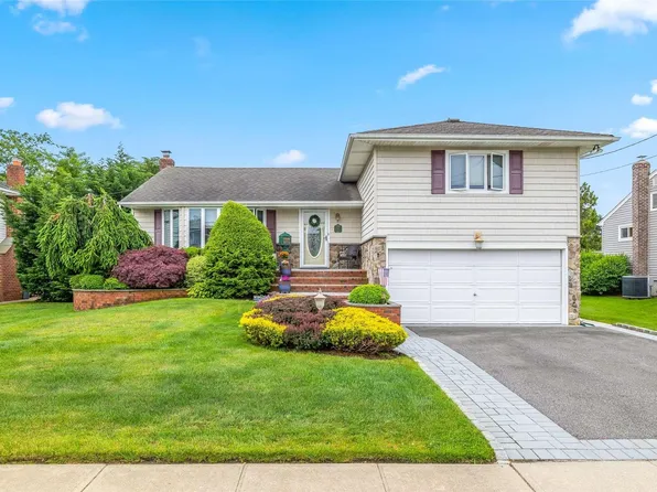 57 Narwood Road, Massapequa, NY 11758