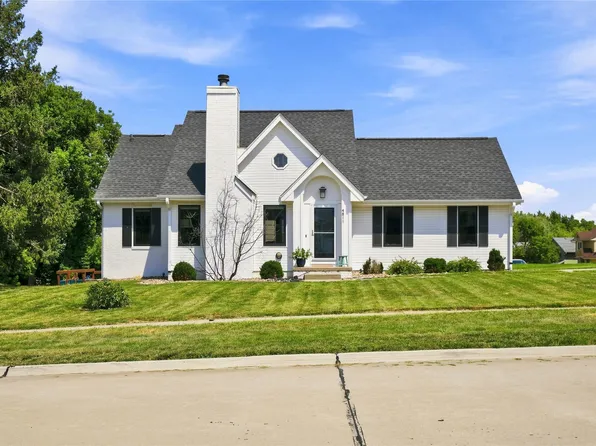 4811 Lockner Dr, Urbandale, IA 50322