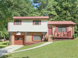 2203 Chestnut Log Way, Lithia Springs, GA 30122