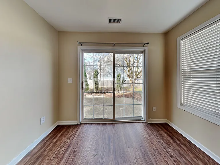 1941 Sterling Hill Dr — Photo 6