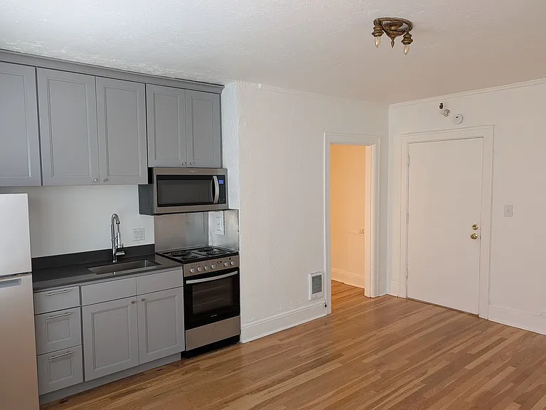 Greenway Apartments — Photo 8