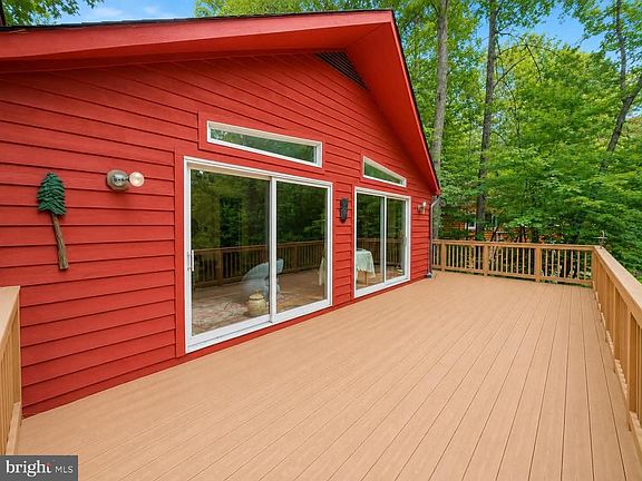 4th image of 8 Mahon Cir