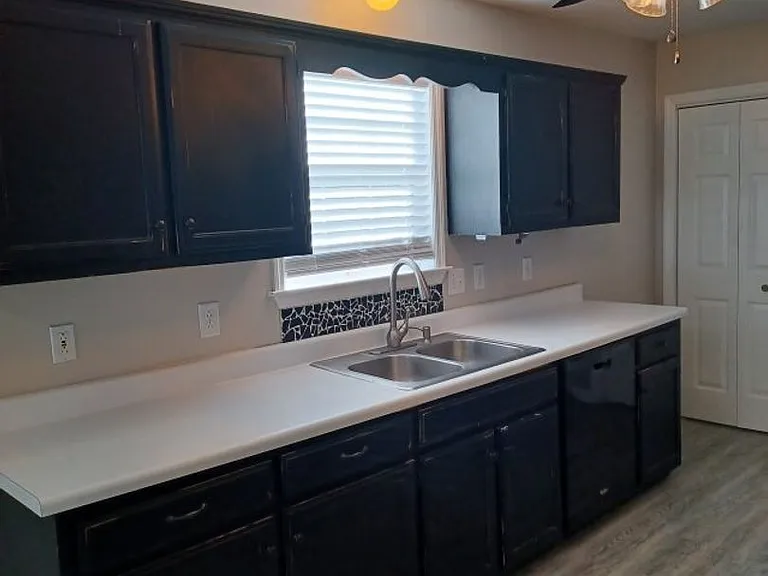 2860 Maple Cir — Photo 4