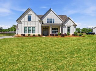 77 Wallace Dr, Winder, GA 30680