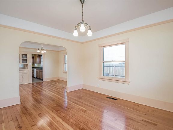 5th image of 832 4th St