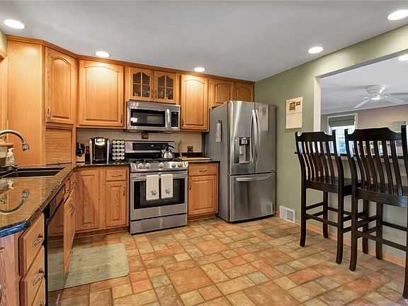 3rd image of 336 Elmsford Dr