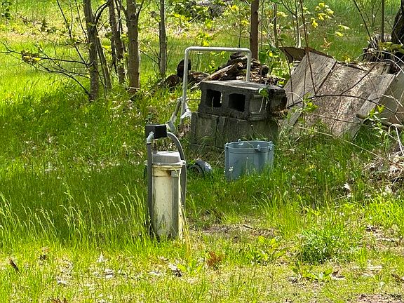 5th image of 1197 Pineview Rd