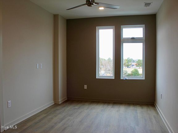 5th image of 1108 Castle St #A