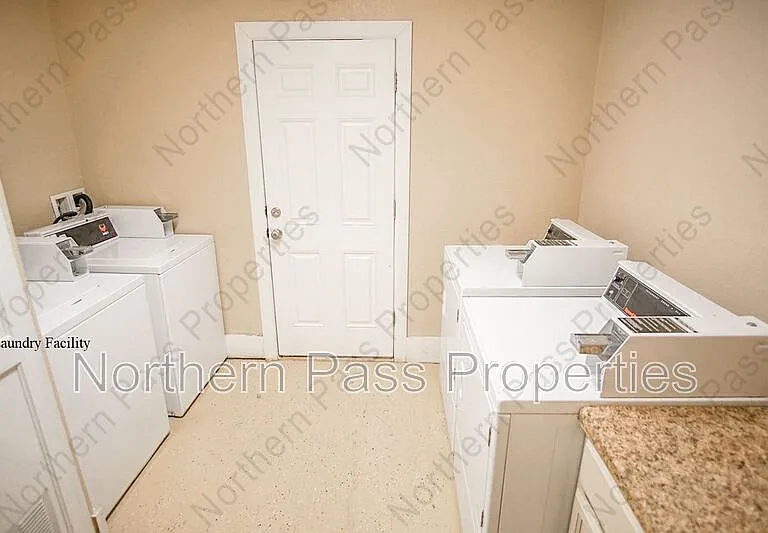 8604 Lawson St #4 — Photo 12
