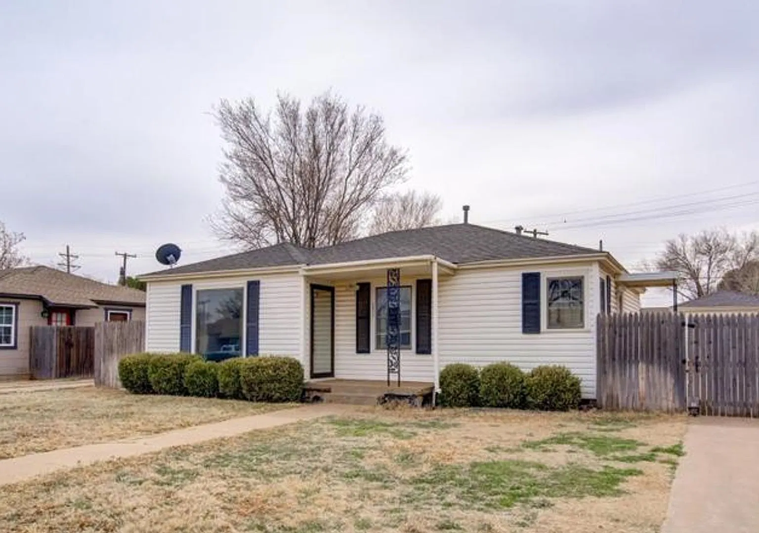 2-Bedroom Home with Garage & Fenced Yard — Photo 2