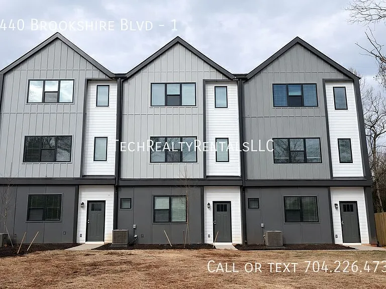 3440 Brookshire Blvd #1 — Photo 1