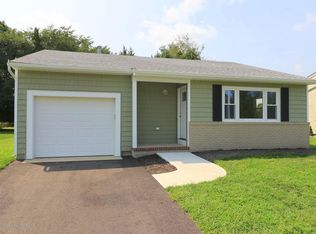 11 Brakenbury Dr, Toms River, NJ 08757