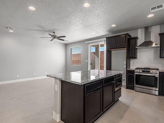 5th image of 3652 Queen Ct NE