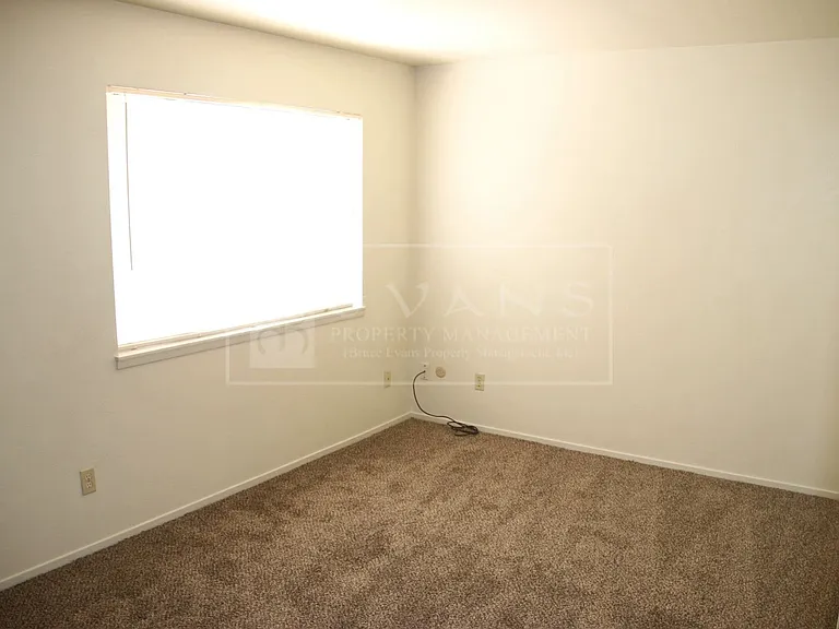515 S Demaree St — Photo 11