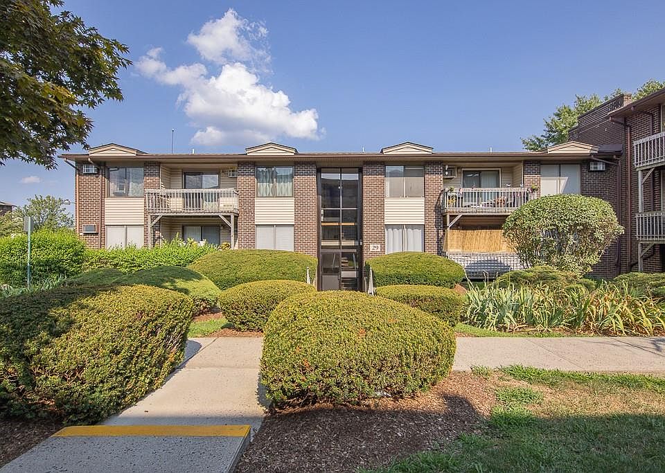 1st image of 298 Country Club Lane