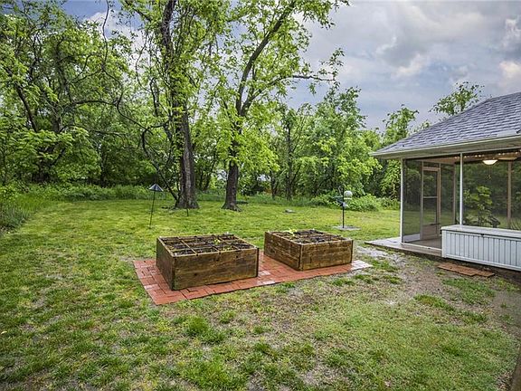 4th image of 7 Dinton Cir
