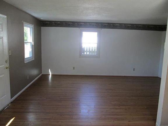 5th image of 632 E Reynolds Ave