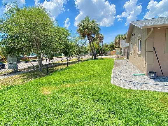 5th image of 2501 18th Ave S #2501