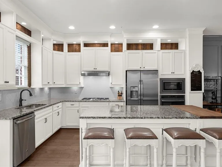 410 Rose Garden Ln — Photo 22