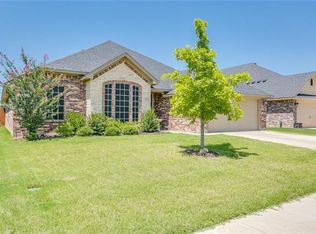 325 Hudson Ln, Burleson, TX 76028