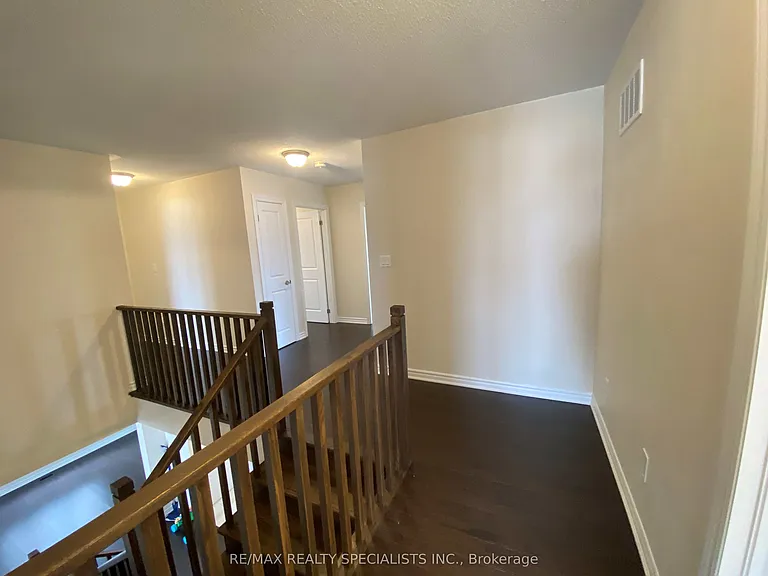 17 Oriole Cres — Photo 13