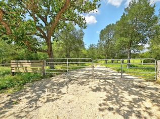 544 Coastal Ln, Luling, TX 78648