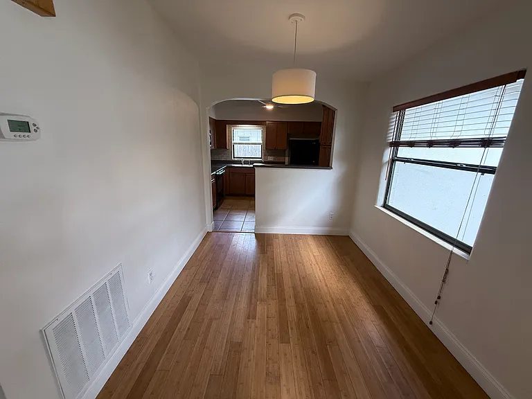 1324 Catalpa Ln — Photo 8