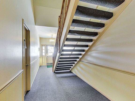 4th image of 320 Pembroke Ct APT 3
