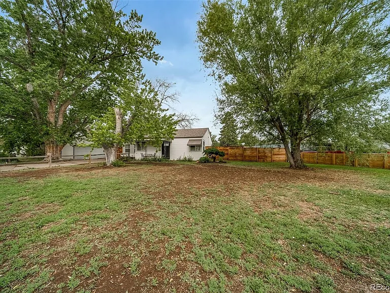 2395 S Irving St — Photo 25