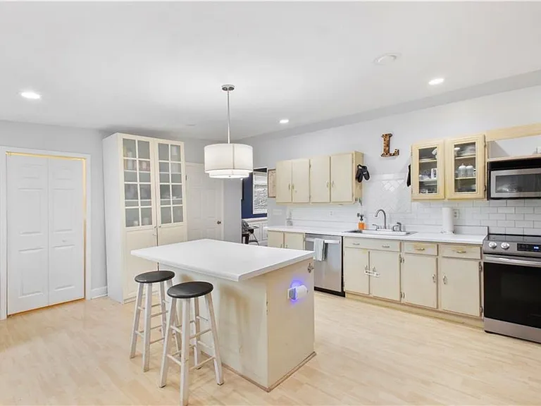 207 N 12th St — Photo 8