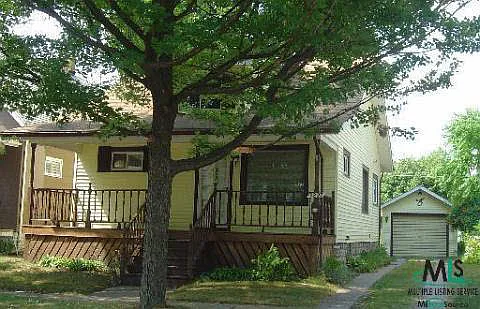 1227 Varney St photo 1