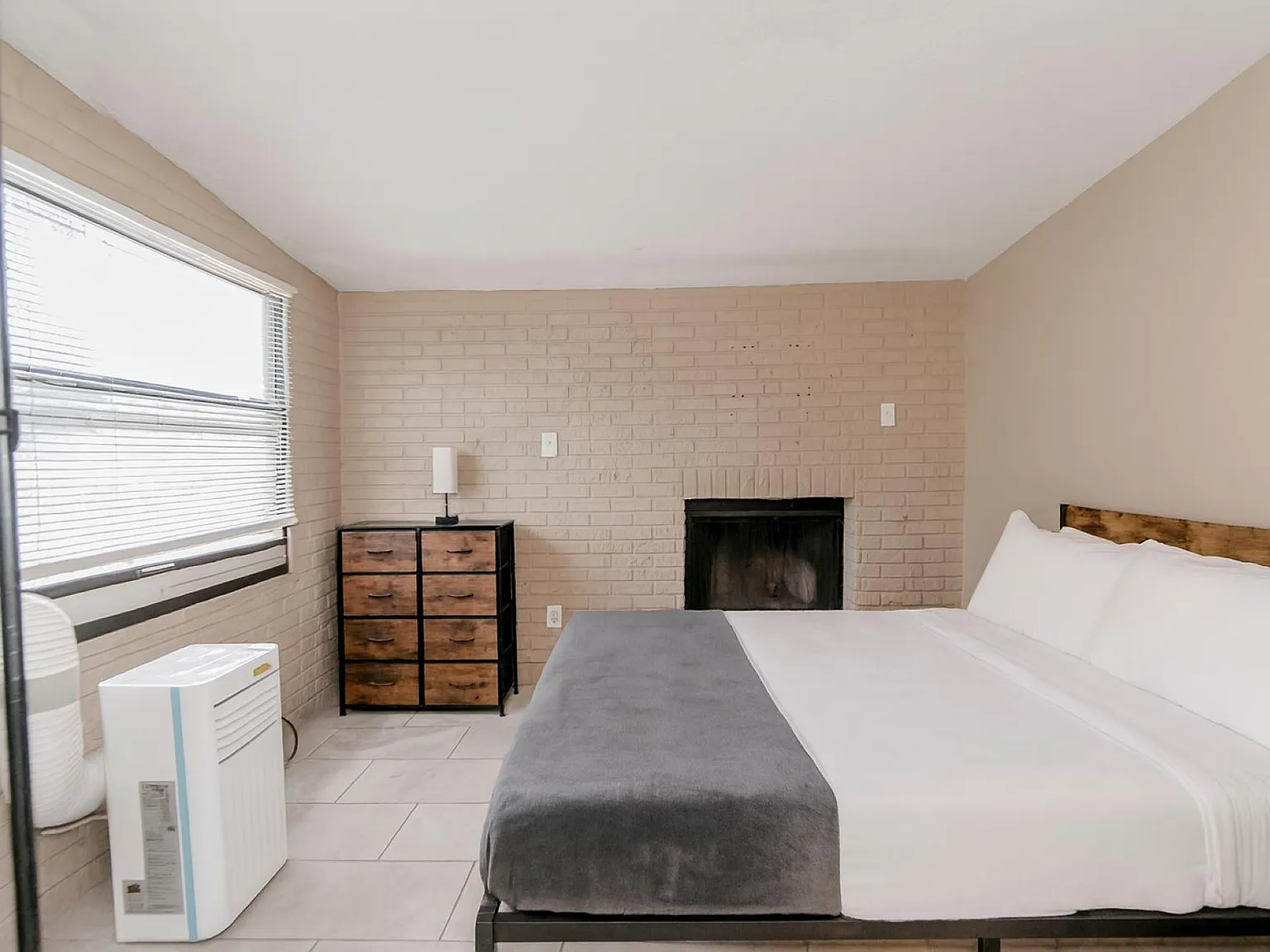4 bed, 2.0 bath, 1500 sqft, $905 — Photo 1