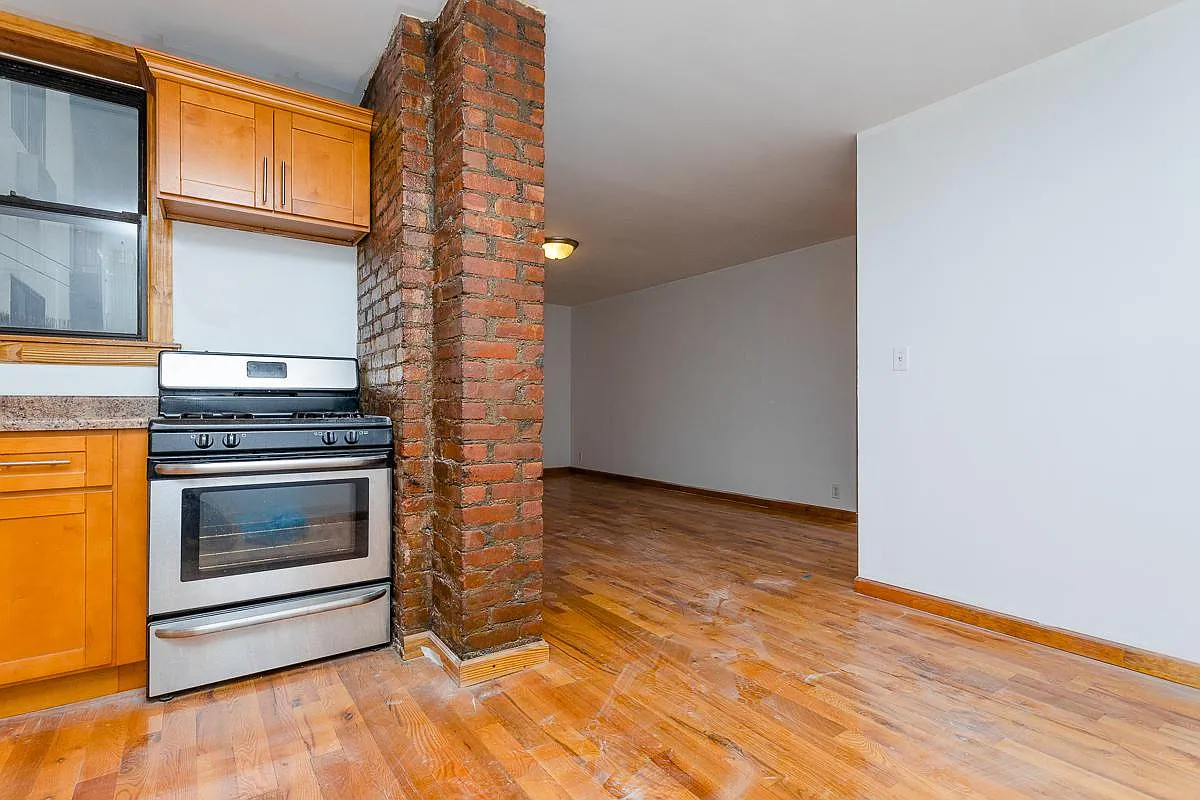 Building Photo - 100 Broadway #1D
