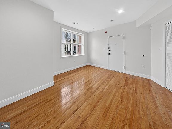 3rd image of 1629 L St NE APT 202