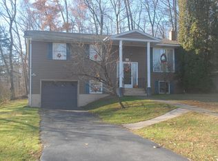 28 Circle Dr, Pittston, PA 18643