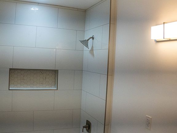 4th image of 208 Fayette St #4