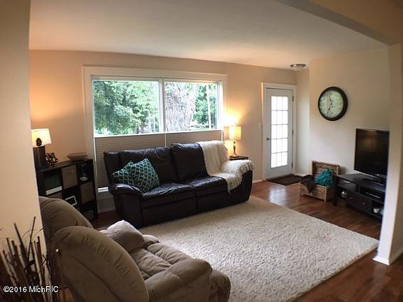 4th image of 430 Oakhurst Ave NW