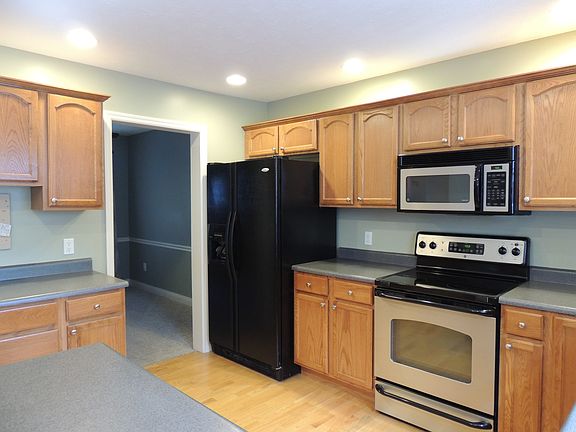 3rd image of 621 Hawthorne Hts