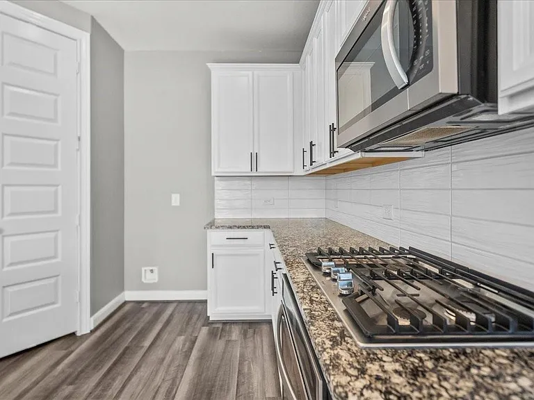 13814 Russell Ct — Photo 17