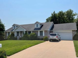 700 Woodbridge Dr, Quincy, IL 62301