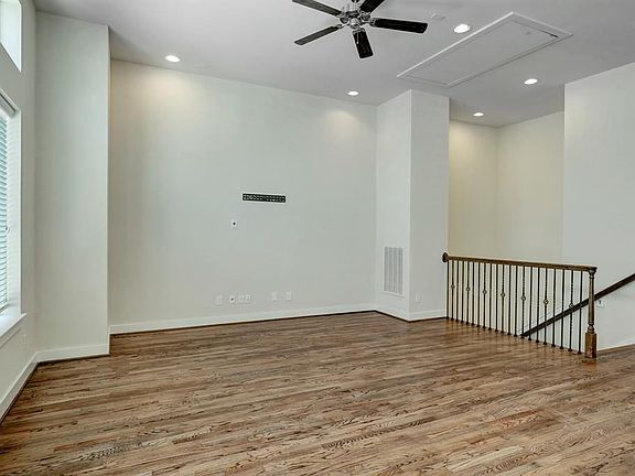 3rd image of 82 N Hutcheson St