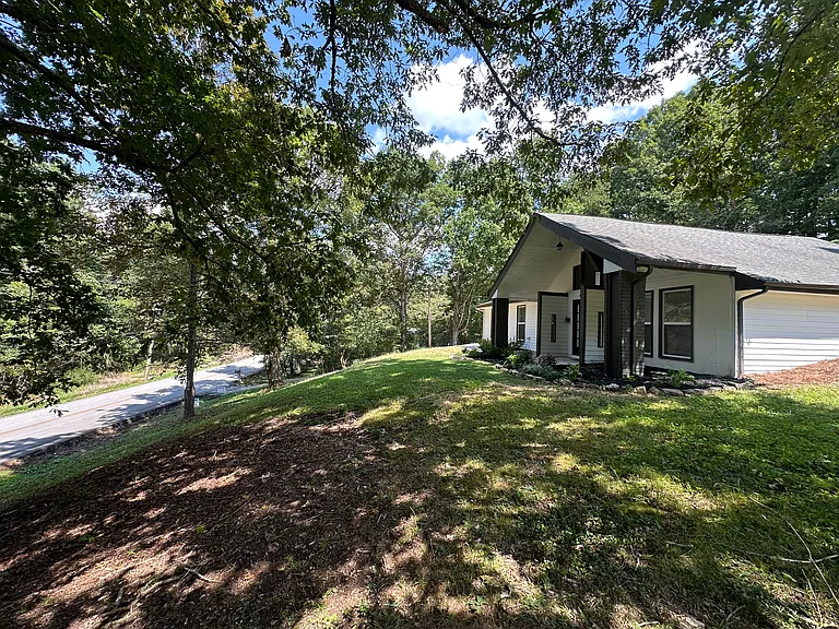 9506 Fuller Rd — Photo 5