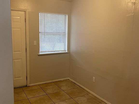 Dinette area next to kitchen