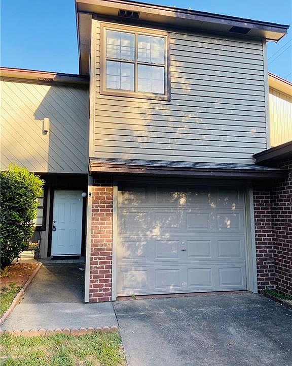 1st image of 712 Tiger Blvd #B