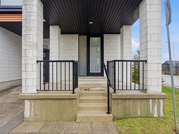 4th image of 933 Sarnia Rd